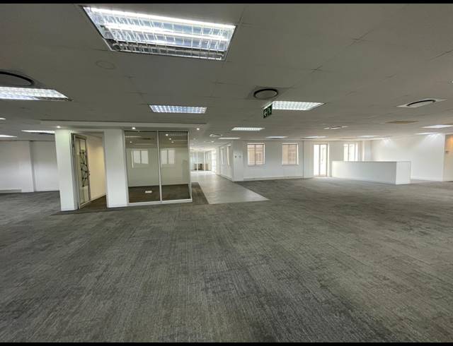 2,422M² OFFICE FOR SALE IN BRYANSTON